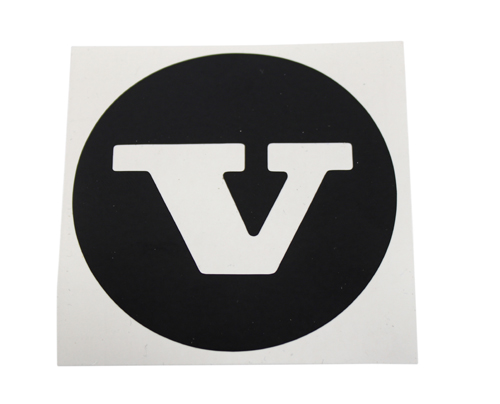 Decal black V hub cap 670437 in the group Volvo / 1800 / Front suspension / Front suspension / Discs, wheels and accessories ch -30000 at VP Autoparts Inc. (201)